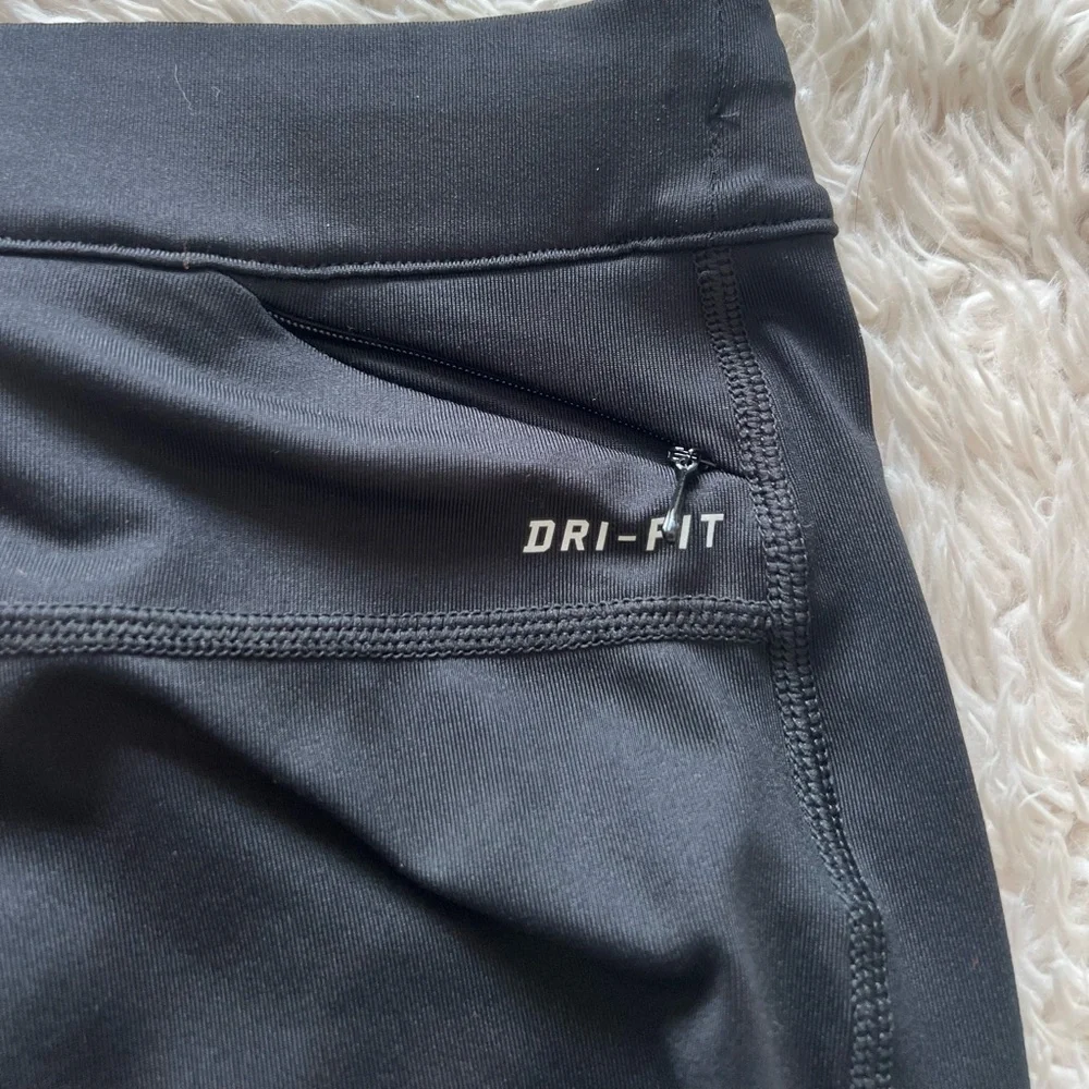 Women’s Nike Capri Dri-Fit Leggings - Picture 8 of 8